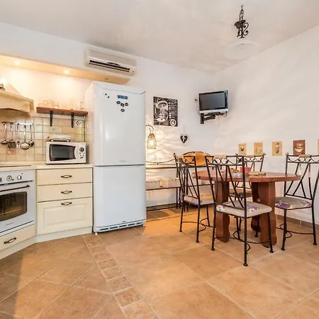 Holiday Harmony * Žrnovnica