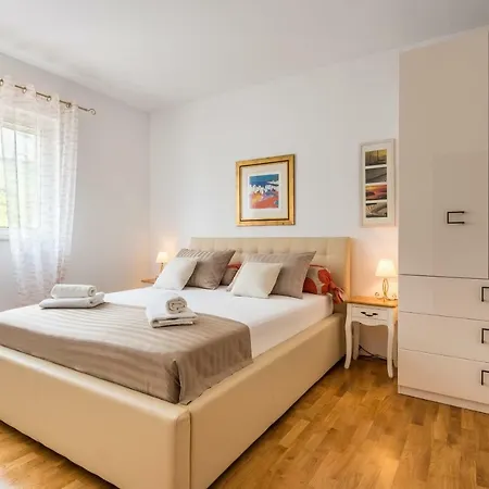 Holiday Harmony * Žrnovnica